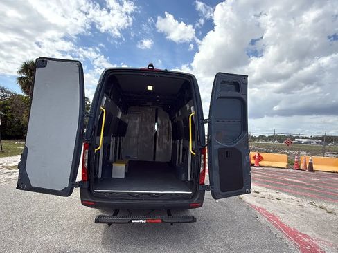 Used 2019 Mercedes-Benz Sprinter 170 image 9