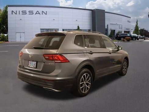 Used 2019 Volkswagen Tiguan SE w/ Panoramic Sunroof Package AWD/4WD image 4