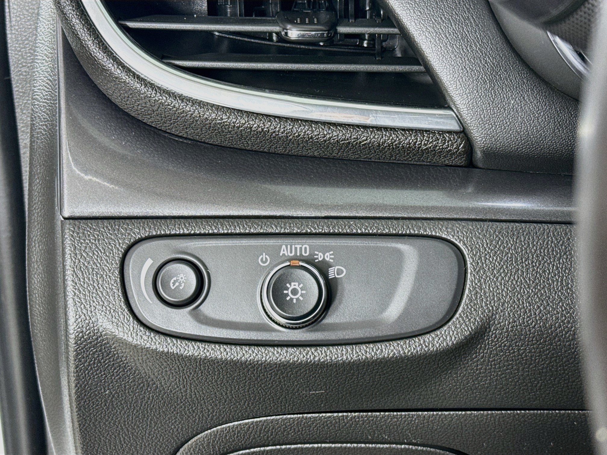 Used 2019 Buick Encore Preferred FWD image 12