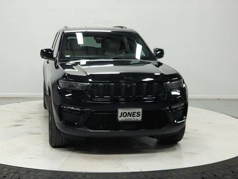 Used 2023 Jeep Grand Cherokee Limited w/ Luxury Tech Group II AWD/4WD image 3