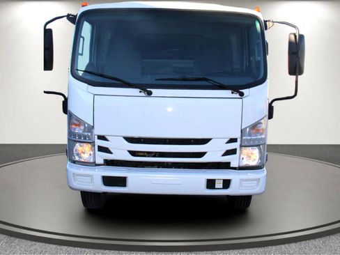 Used 2018 Isuzu NPR image 2