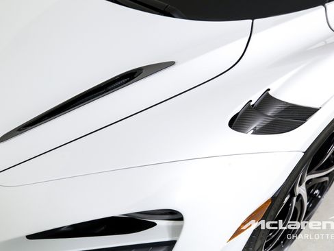 Used 2024 McLaren 750S image 32