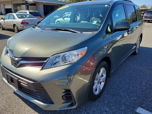 Used 2018 Toyota Sienna LE image 14