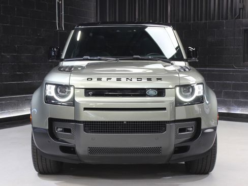 Used 2024 Land Rover Defender 110 SE image 5