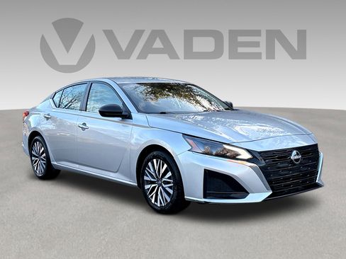 Certified 2024 Nissan Altima 2.5 SV image 1