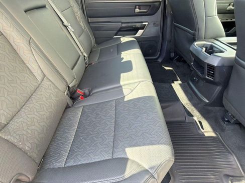 Used 2025 Toyota Tundra Limited AWD/4WD image 31