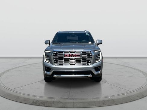 Used 2025 GMC Yukon XL Denali w/ Sun & Power Step Package AWD/4WD image 3