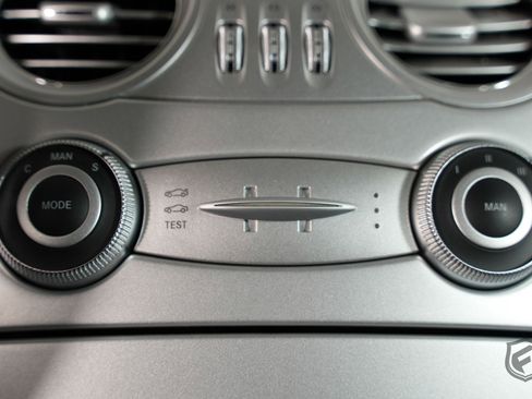 Used 2006 Mercedes-Benz SLR image 29