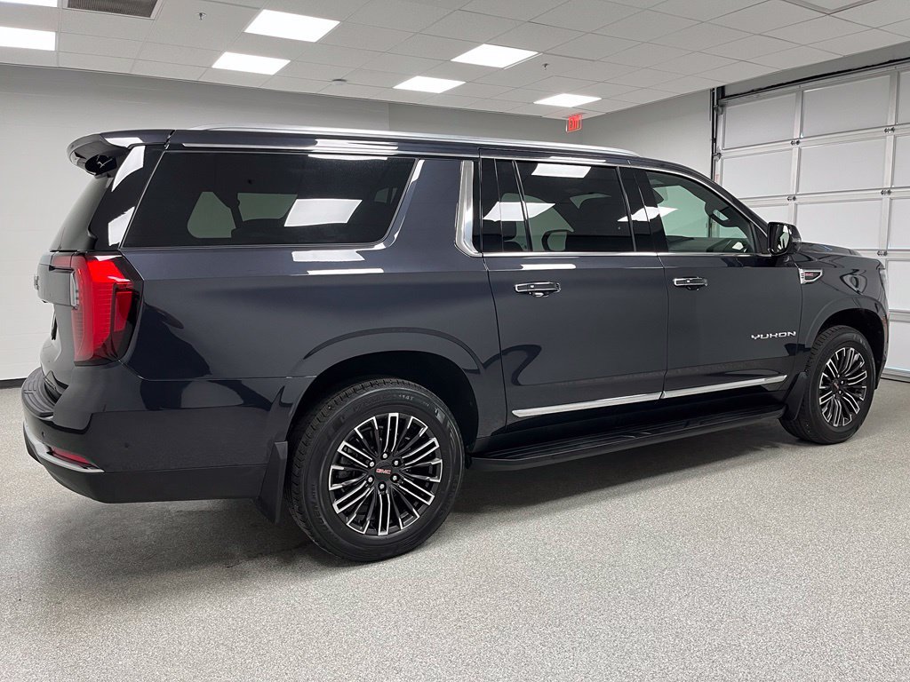 Used 2025 GMC Yukon XL Elevation w/ LPO, Get Active Package AWD/4WD image 11