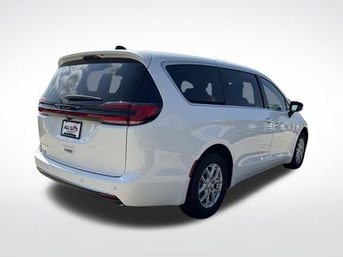 New 2027 Chrysler Pacifica Select FWD image 7