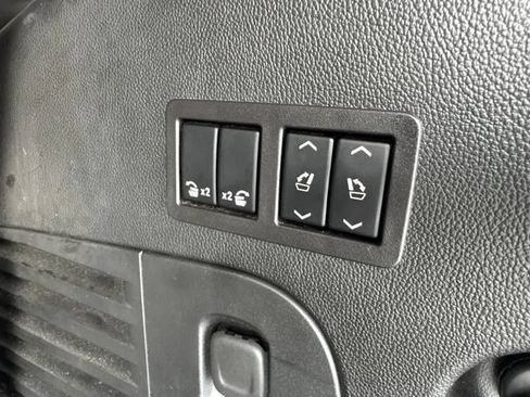 Used 2017 Cadillac Escalade Luxury AWD/4WD image 10