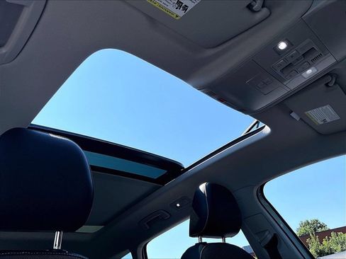Used 2023 Volkswagen Taos SE w/ Panoramic Sunroof Package AWD/4WD image 22