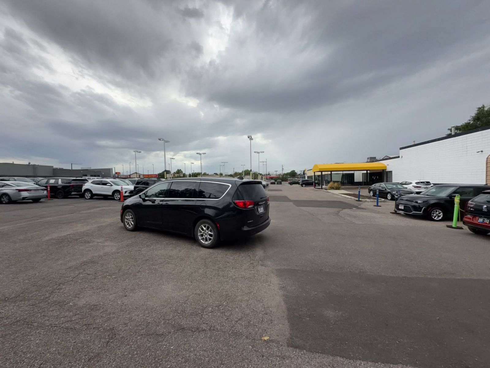 Used 2023 Chrysler Voyager LX FWD image 14