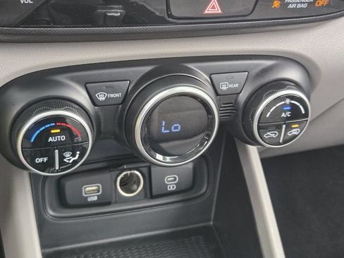Used 2023 Hyundai Venue SEL FWD image 22