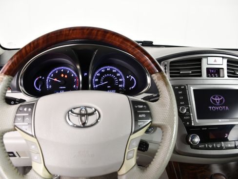 Used 2012 Toyota Avalon Limited FWD image 16