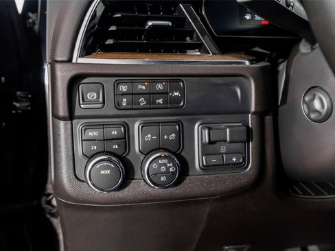 Used 2025 Chevrolet Suburban High Country w/ Sun And Tow Package image 43