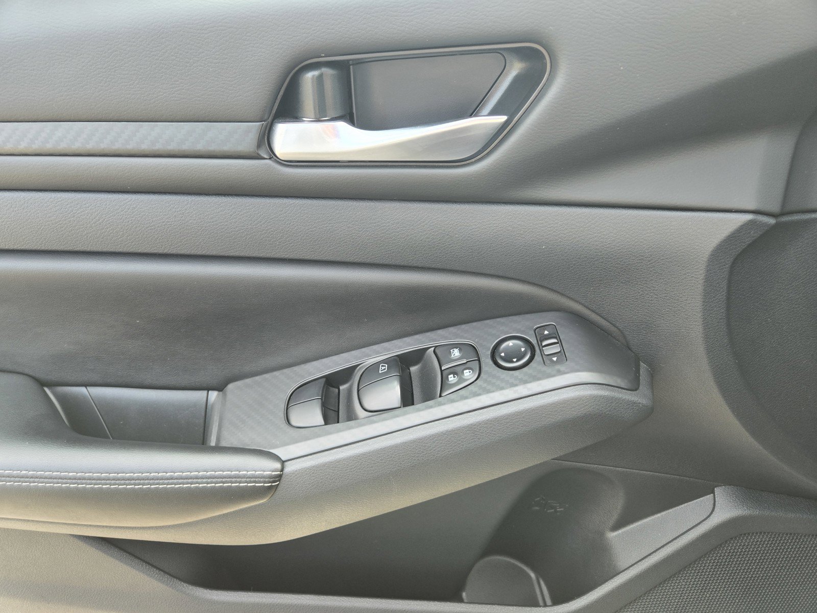 Certified 2025 Nissan Altima 2.5 SV FWD image 13