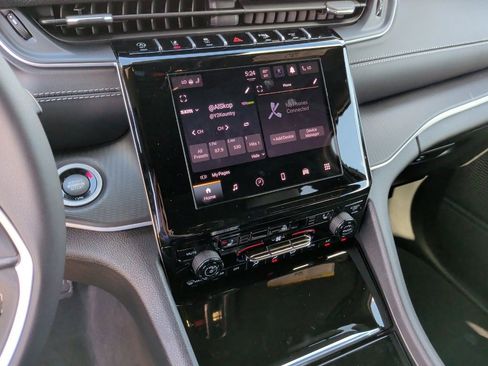 New 2025 Jeep Grand Cherokee L Altitude image 22