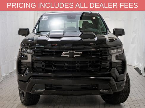 Used 2025 Chevrolet Silverado 1500 LT Trail Boss w/ Convenience Package II AWD/4WD image 2
