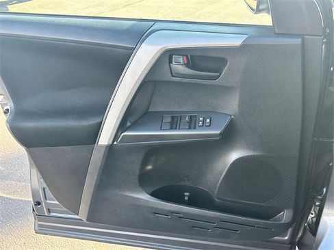 Used 2016 Toyota RAV4 LE image 18