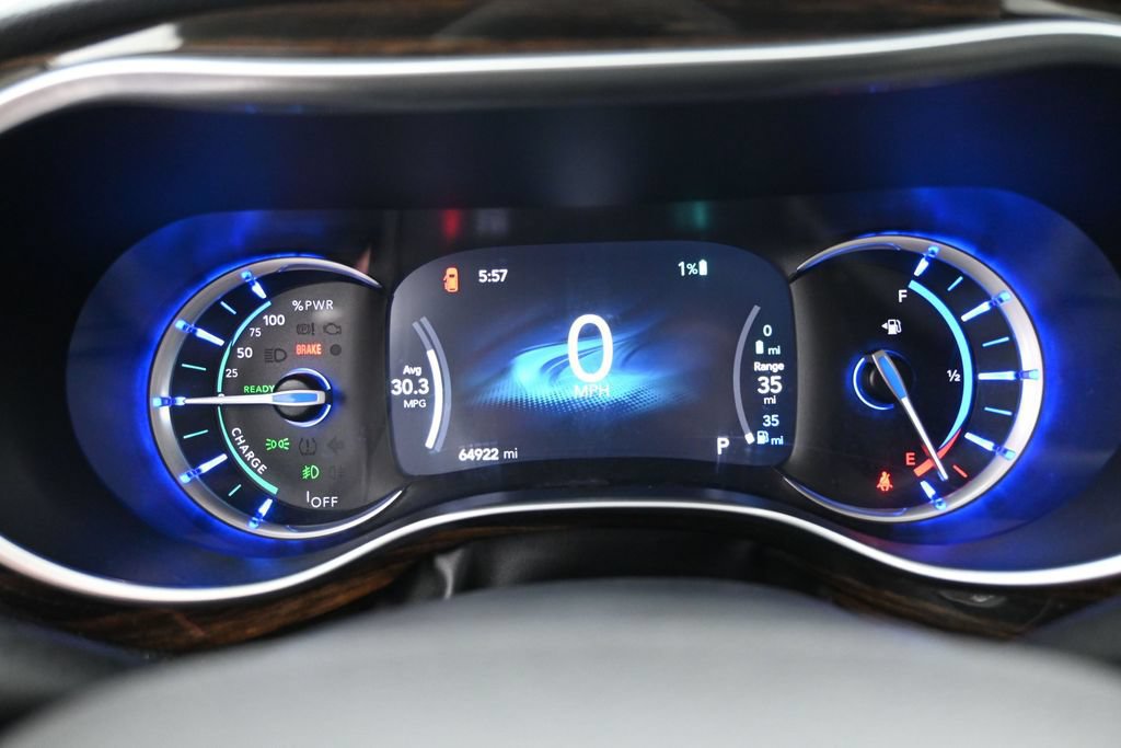 Used 2023 Chrysler Pacifica Limited FWD image 30