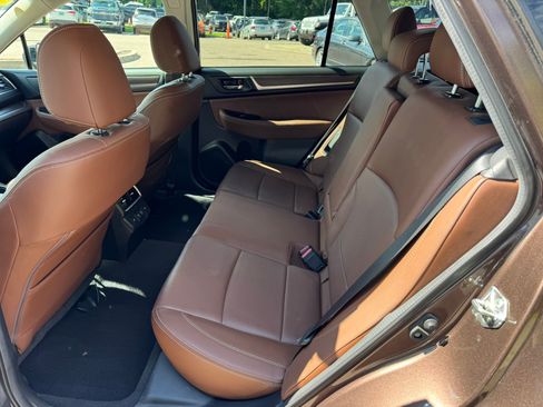 Used 2019 Subaru Outback 3.6R Touring AWD/4WD image 10