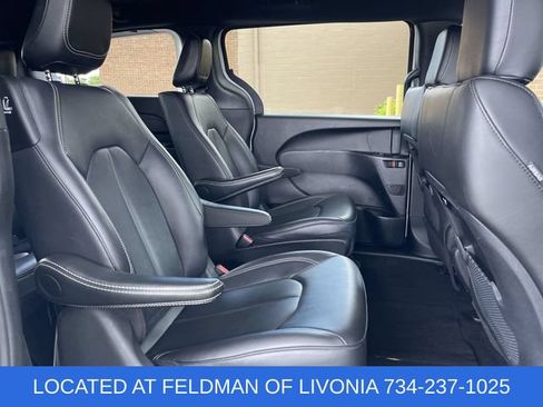 Used 2024 Chrysler Pacifica Limited FWD image 26