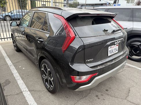 Used 2023 Kia Niro EX Touring FWD image 3