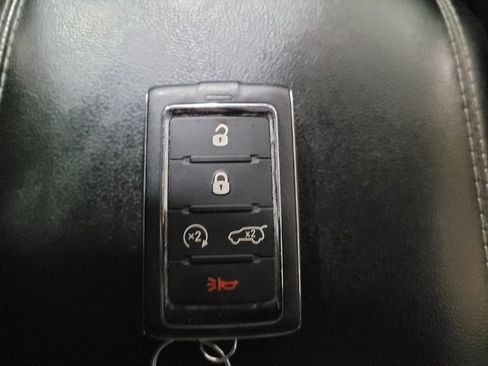 Used 2022 Jeep Grand Cherokee Laredo w/ Luxury Tech Group I AWD/4WD image 32