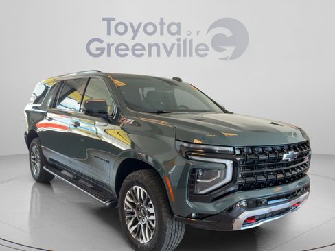 Used 2025 Chevrolet Suburban Z71 w/ Comfort Package AWD/4WD image 8