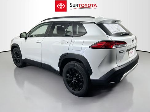 Used 2022 Toyota Corolla Cross LE image 6