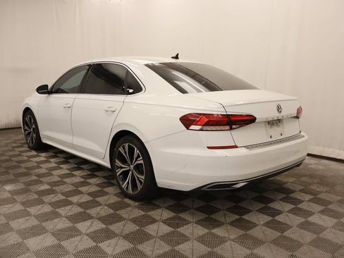 Used 2021 Volkswagen Passat 2.0T SE FWD image 3