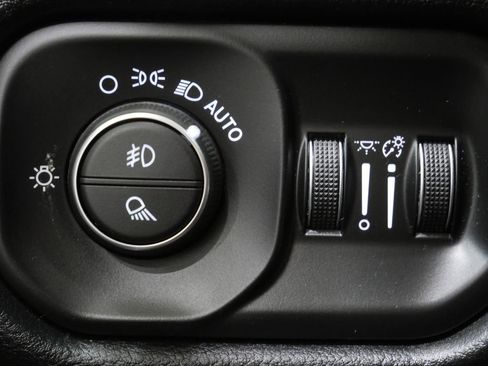 Used 2022 RAM 1500 Laramie AWD/4WD image 14