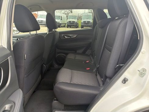 Used 2019 Nissan Rogue SV image 18