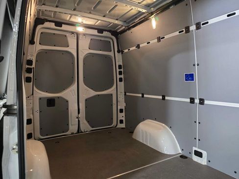 Used 2025 Mercedes-Benz Sprinter 2500 image 14