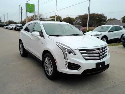 Used 2017 Cadillac XT5 Luxury w/ Driver Awareness Package image 4