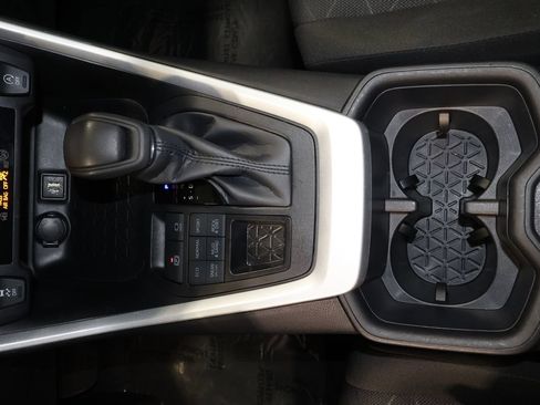 Used 2025 Toyota RAV4 XLE image 14