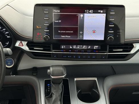 Used 2024 Toyota Sienna XSE FWD image 17