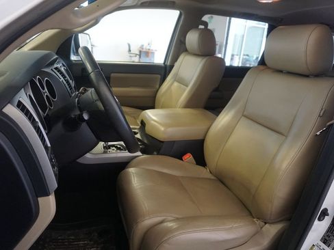 Used 2017 Toyota Sequoia SR5 w/ Premium Package AWD/4WD image 19