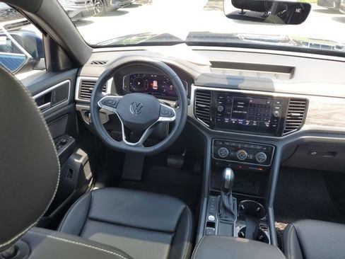 Certified 2023 Volkswagen Atlas Cross Sport SE w/ Panoramic Sunroof Package FWD image 7