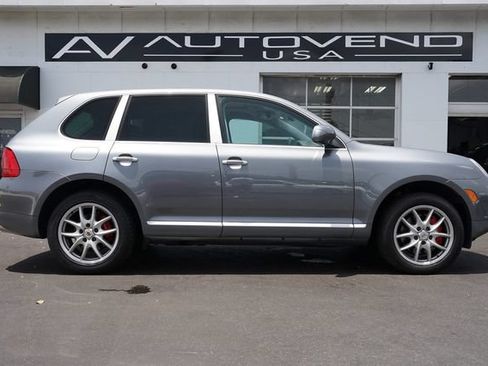 Used 2005 Porsche Cayenne Turbo AWD/4WD image 17