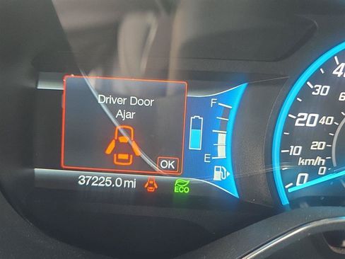 Used 2018 Ford C-MAX SE w/ Cold Weather Package FWD image 4