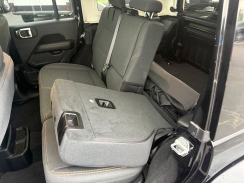 Used 2025 Jeep Wrangler Unlimited Sahara w/ Safety Group AWD/4WD image 35