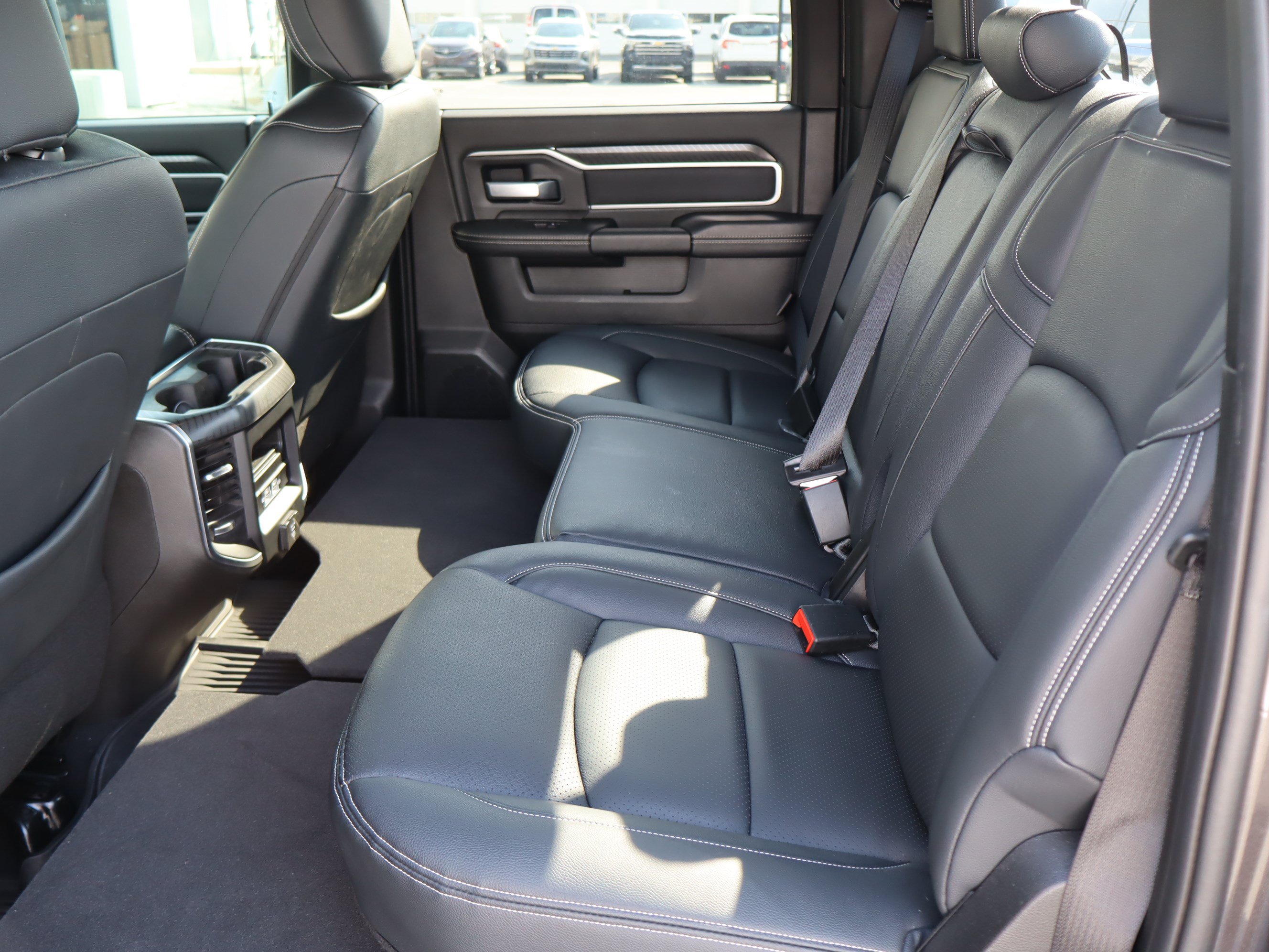 Used 2025 RAM 3500 Big Horn AWD/4WD image 33