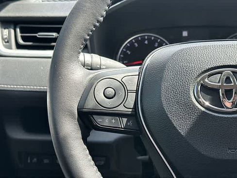 Used 2022 Toyota RAV4 XLE Premium image 9