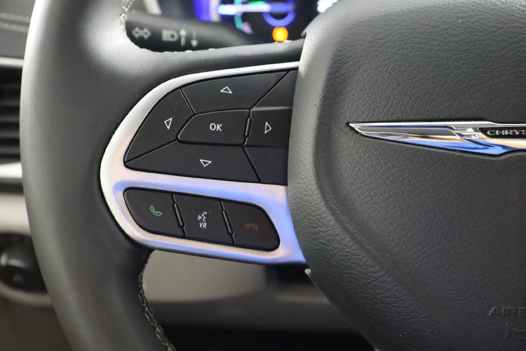 Used 2024 Chrysler Pacifica Limited FWD image 8