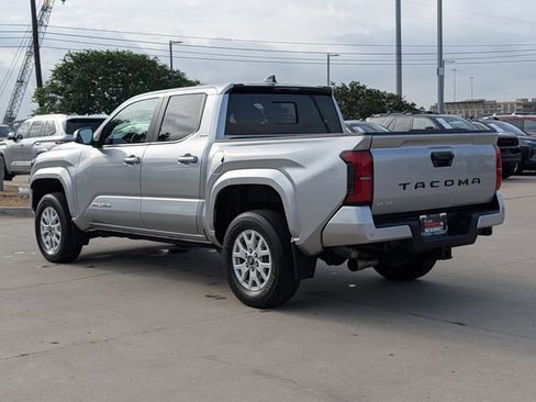 Used 2024 Toyota Tacoma SR5 image 9
