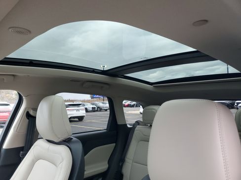 New 2026 Lincoln Corsair Premiere image 11