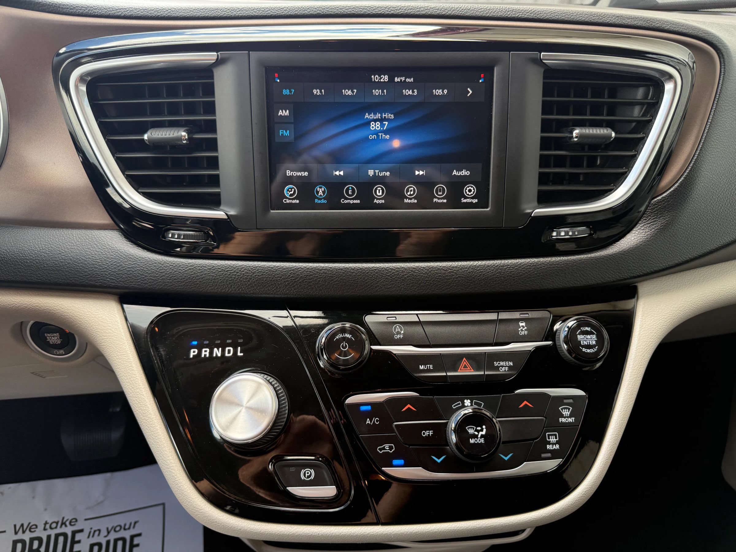 Used 2020 Chrysler Voyager L FWD image 24