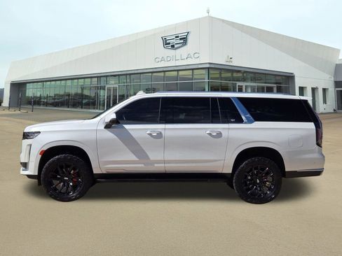 Used 2023 Cadillac Escalade ESV Premium Luxury AWD/4WD image 3